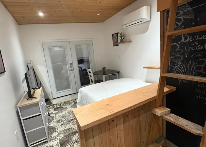 Guest house Backyard Tinyhome *