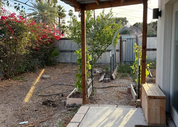 Backyard Tinyhome Guest house *